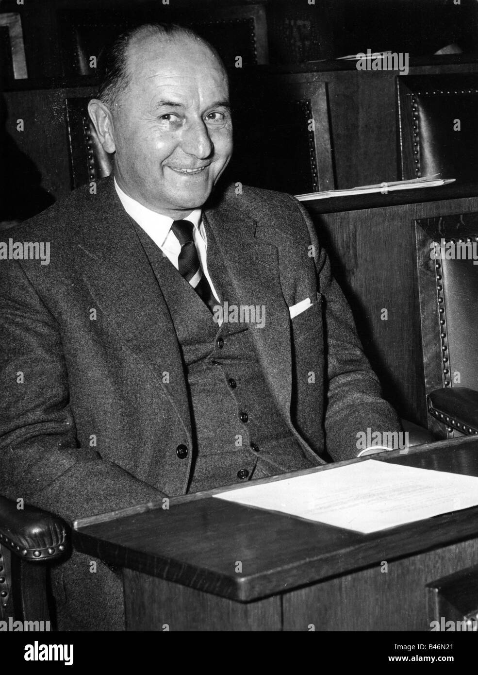Seidel, Hanns, 12.10.1901 - 5.8.1961, German politician (CSU), Prime Minister of Bavaria 16.10.1957 - 22.1.1960, half length, 1955, , Stock Photo