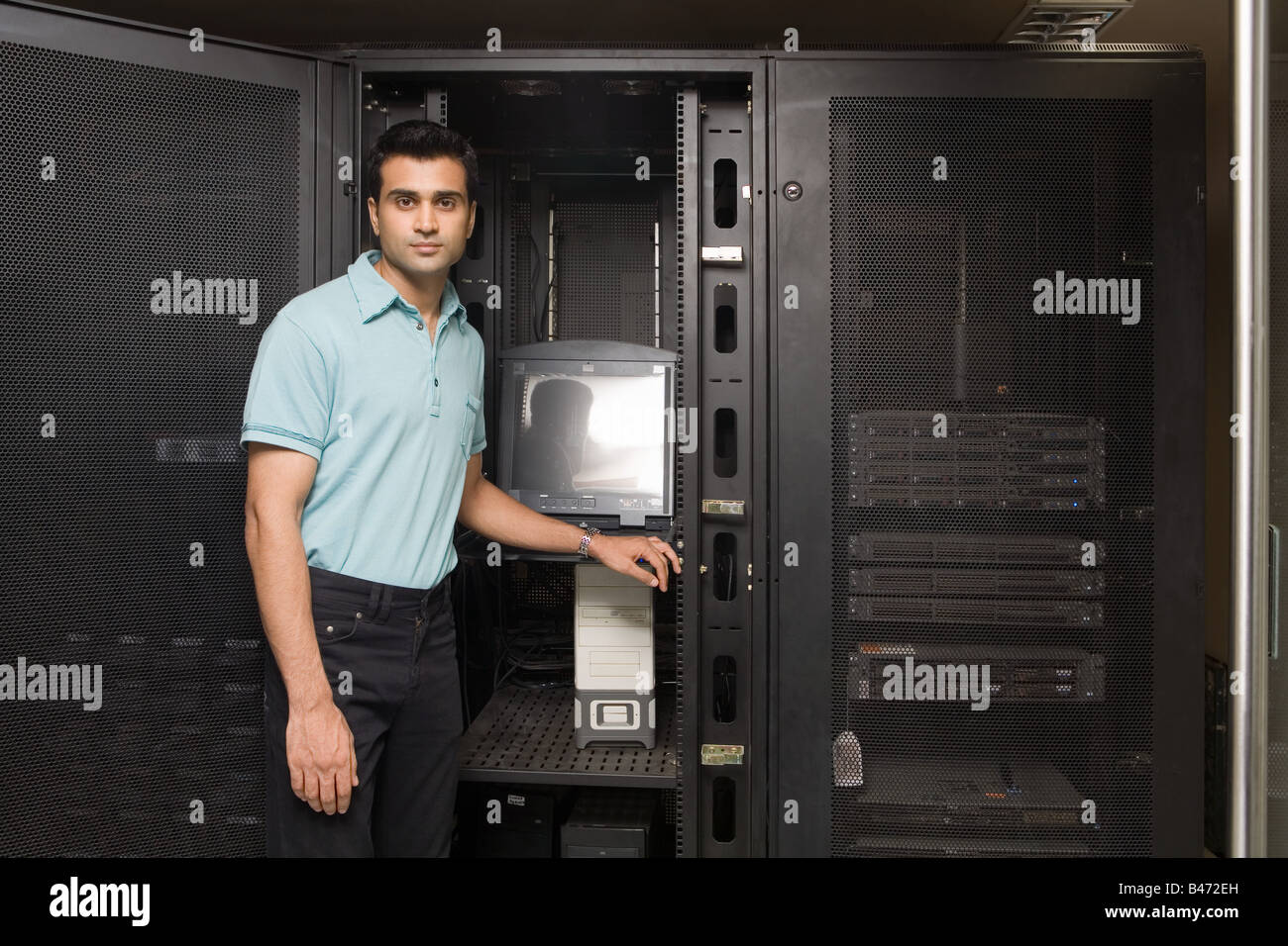 Office computer server hi-res stock photography and images - Alamy