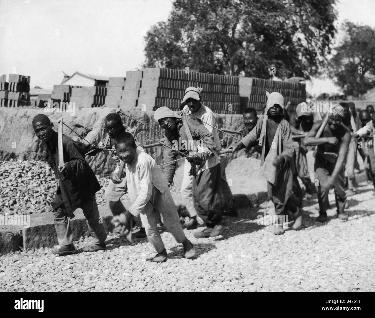 geography / travel, China, roadmaking, coolies hauling a stone roller, 1950s, Stock Photo