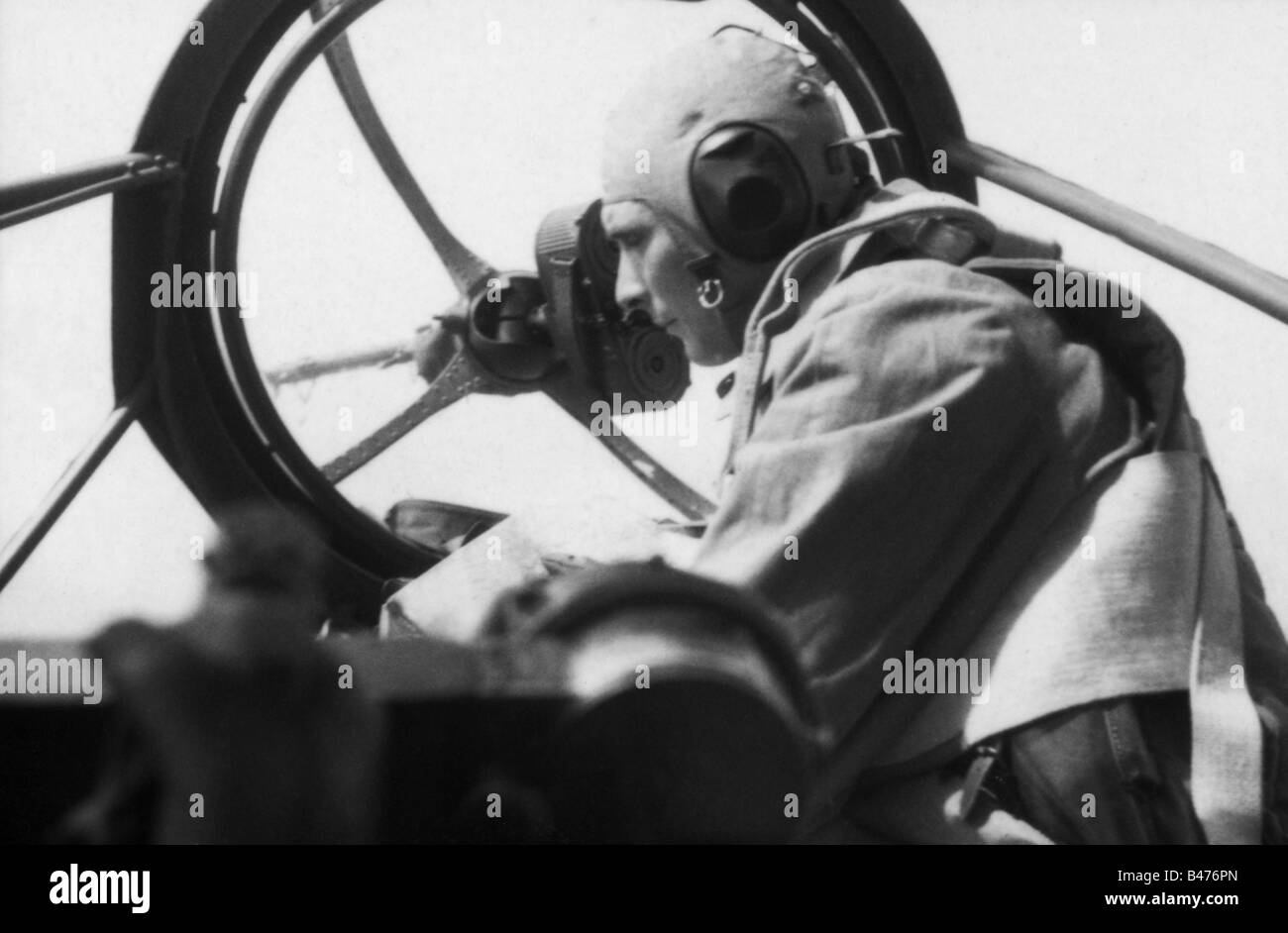 events, Second World War / WWII, aerial warfare, England, navigator in the cockpit of a German bomber Heinkel He 111, reading map, August 1940, bombers, flight station, He-111, He111, MG, Luftwaffe, Wehrmacht, 20th century, historic, historical, plane, planes, Germany, Third Reich, soldier, soldiers, aviator, aviators, Battle of Britain, bombardier, people, 1940s, Stock Photo