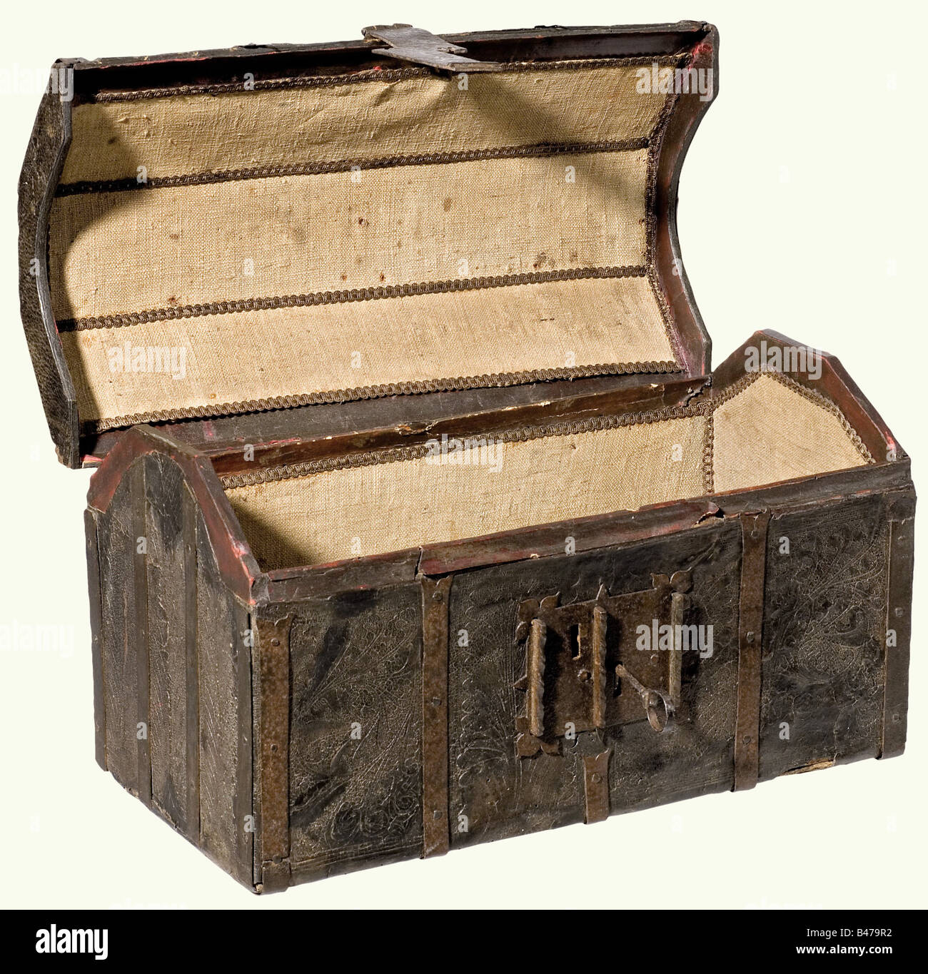 Small treasure chest Stock Photo - Alamy