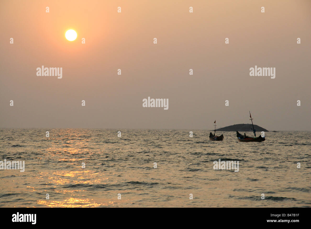 Fishing boats sea sunset hi-res stock photography and images - Alamy