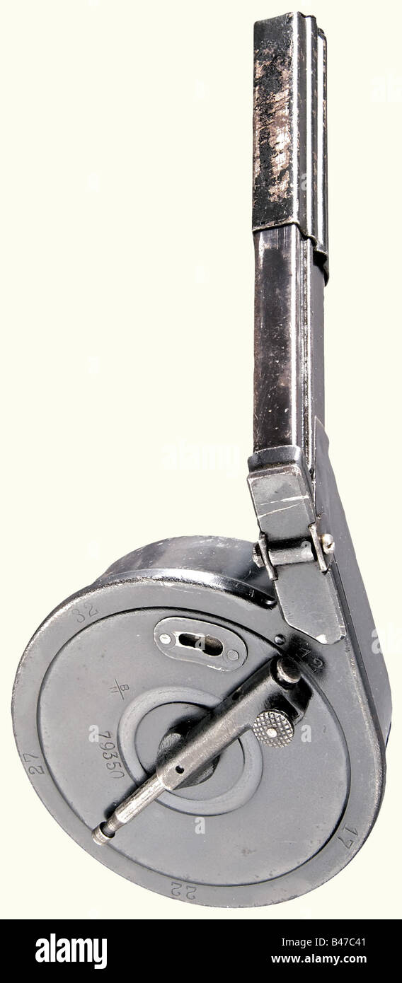 A drum magazine a/A. ('T.M.08') with dust cover, so-called 1st version with cocking lever extractable inside the pipe = old type. Serial number 79350. Factory mark 'B/N' standing for production at Bing Bros. Co., Nuremberg. Almost complete original finish with light wear marks on the edges. On the back minimal spots in places. Complete with the rare dust cover and about 90% of its original black varnish. Very good, almost new overall condition. Hardly available in this quality. historic, historical, 20th century, accessory, accessories, miscellaneous, sundries,, Stock Photo