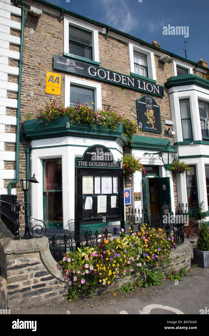 The Golden Lion Public House and Hotel Market Place Leyburn the Gateway to Wensleydale North Yorkshire Stock Photo