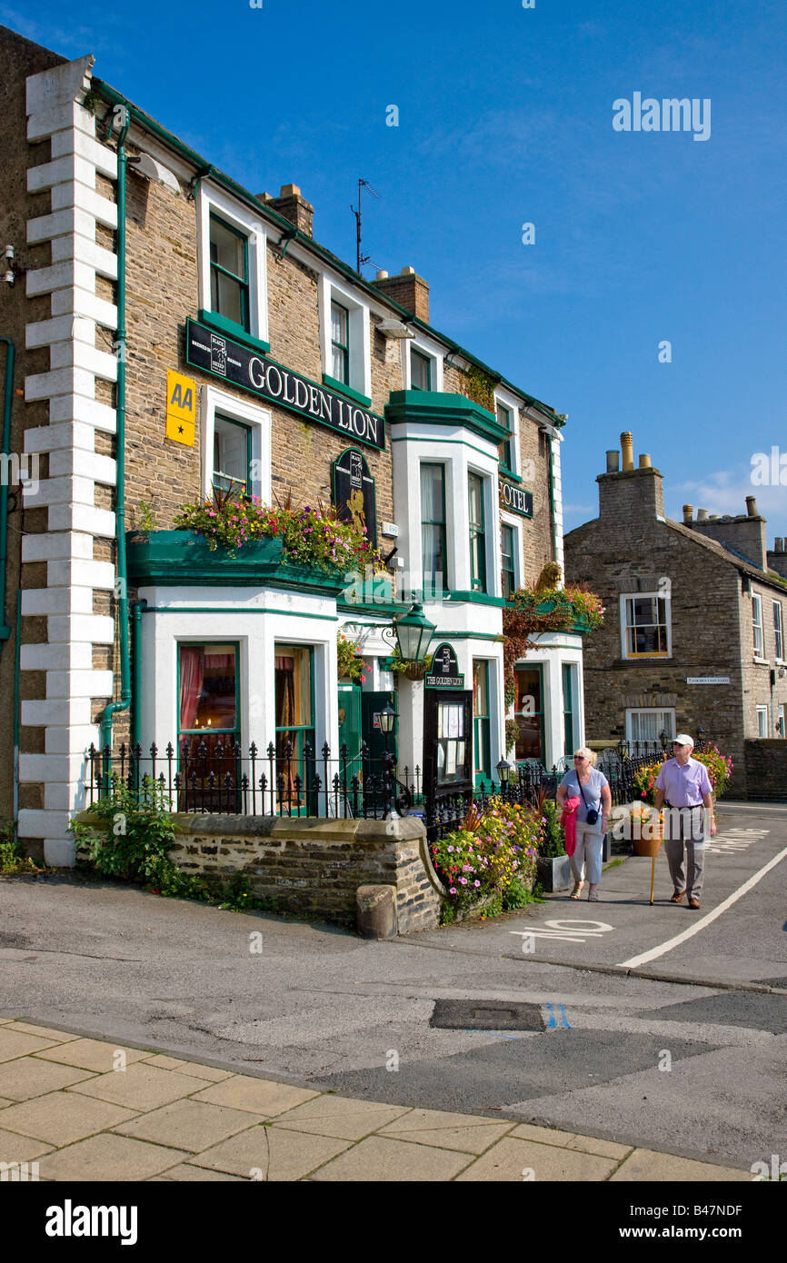 The Golden Lion Public House and Hotel Market Place Leyburn the Gateway to Wensleydale North Yorkshire Stock Photo