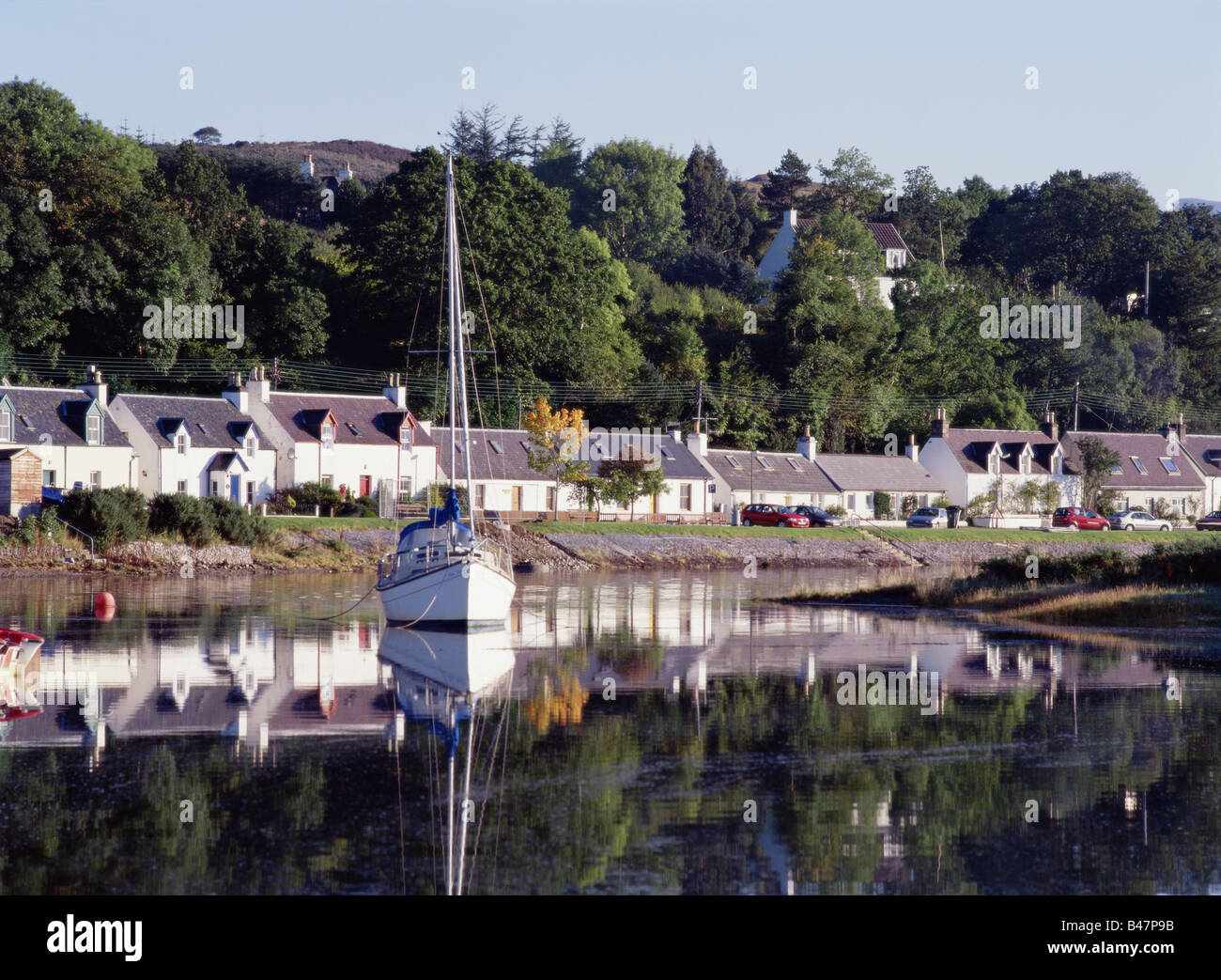dh  LOCH CARRON ROSS CROMARTY Scotland Yacht in harbour row of cottages village highlands scottish boat anchorage uk highland boats wester shire Stock Photo