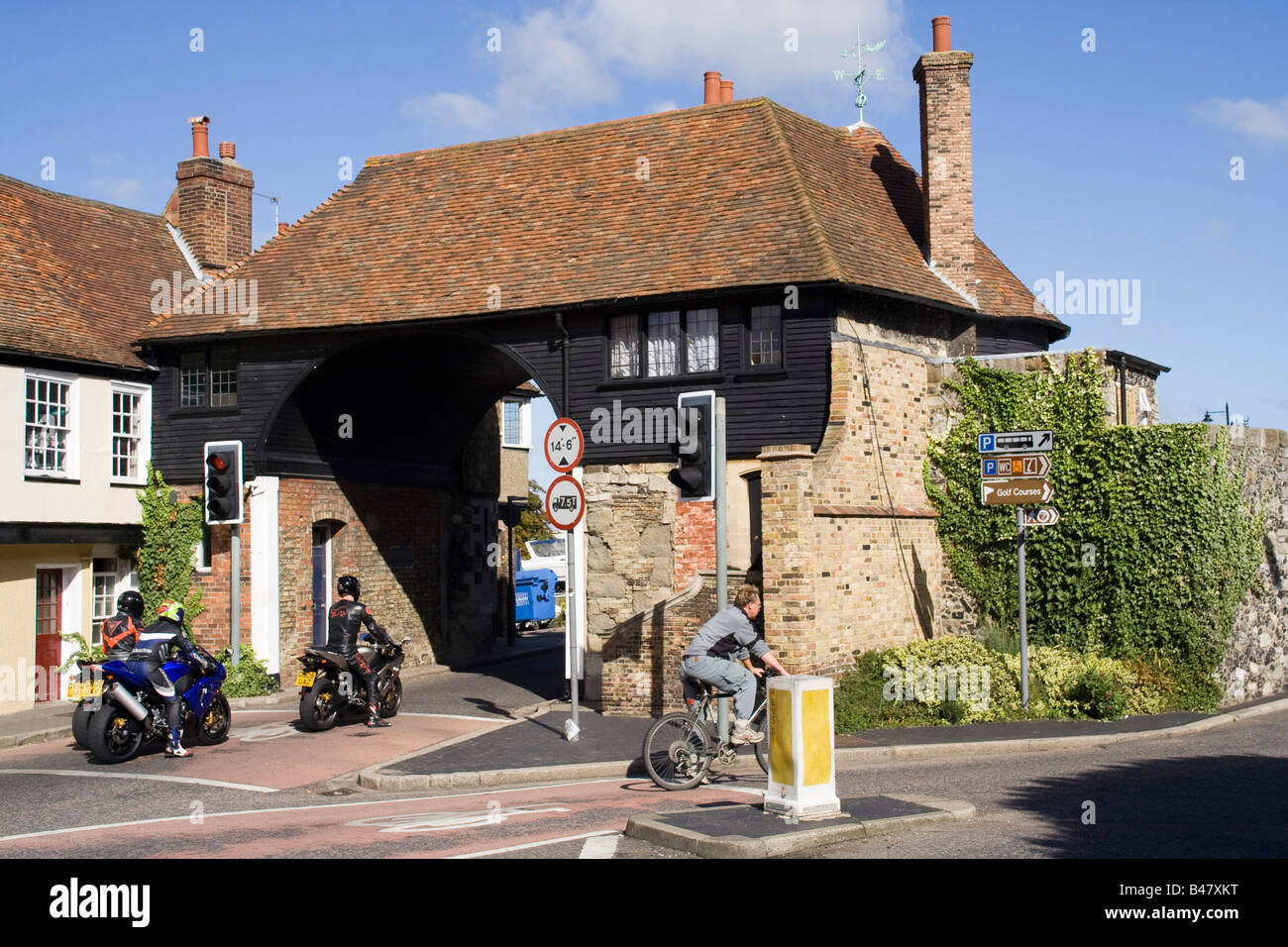 sandwich barbican gate and bridge kent england uk gb Stock Photo Alamy