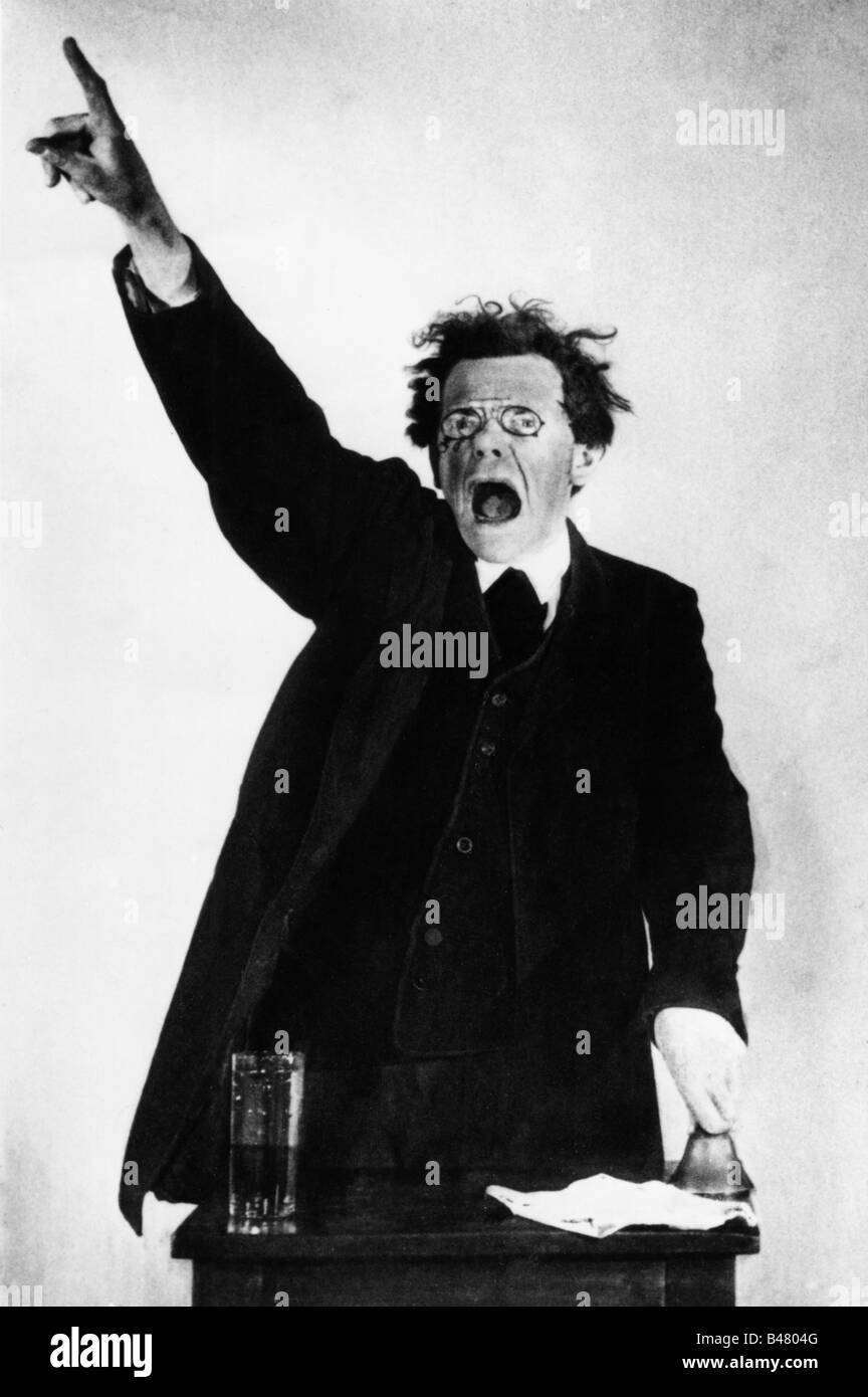 Valentin, Karl, 4.6.1882 - 9.2.1948, German actor, half length, stretching out his finger, 20th century, Stock Photo