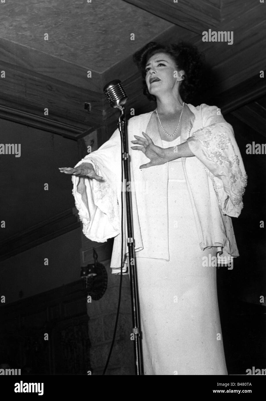 Leander, Zarah, 15.3.1907 - 23.6.1981, Swedish actress and singer, half length, while performance, 1950s, Stock Photo