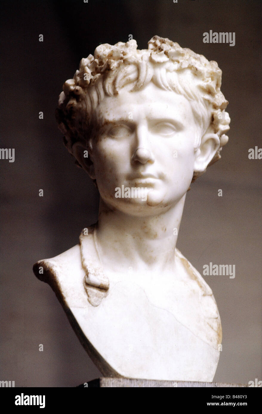 Augustus (Imperator Caesar Augustus), 23.9.63 BC - 19.8.14 AD, Roman Emperor 13.1.27 BC - 19.8.14 AD, portrait, bust, marble, circa 20 BC, Glyptothek Munich, Corona civica or Corona triumphalis, Stock Photo