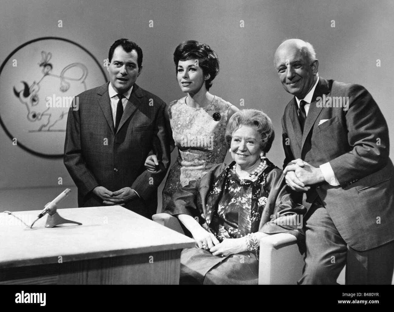 Koch, Marianne, * 19.8.1931, German actress, half length, with Sammy Drechsel, Gertrud 'Trude' Hesterberg and Werner Finck, TV show 'Steht's in den Sternen', SWF, 13.5.1964, Stock Photo