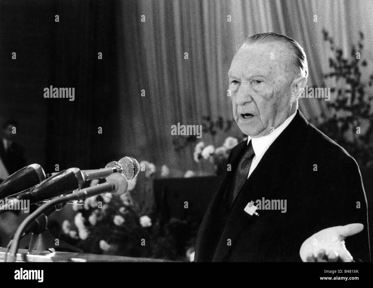 Adenauer, Konrad, 5.1.1876 - 19.4.1967, German politician (CDU), chancellor 1949 - 1963, half length, speech at 11th party conference of CDU, Westfalenhalle, Dortmund, 3.6.1962, Stock Photo