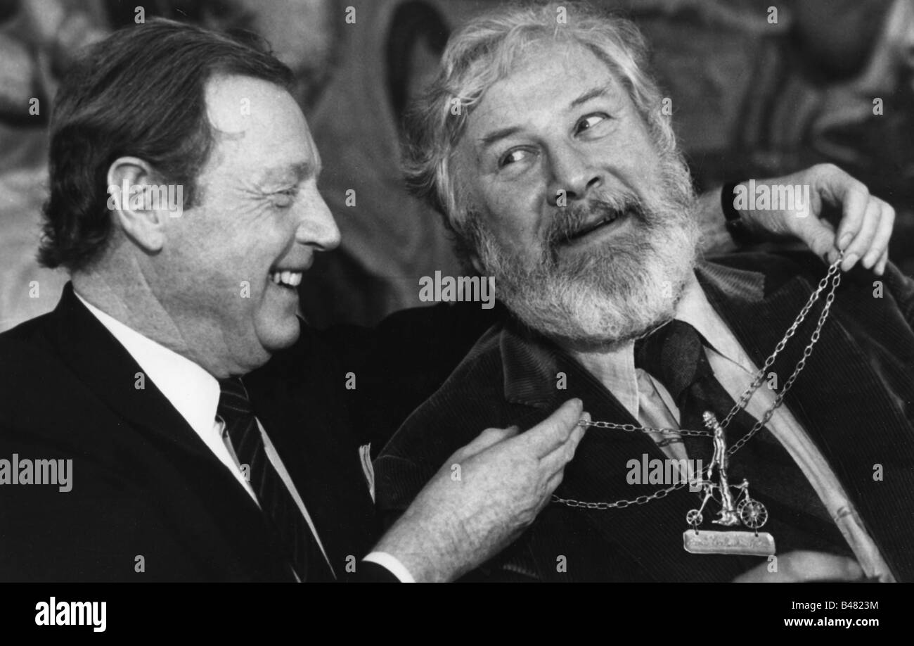 Ustinov, Peter, 16.4.1921 - 28.3.2004, British actor, director and author / writer, granting of the 'Karl Valentin award', Munich, 1980, , Stock Photo