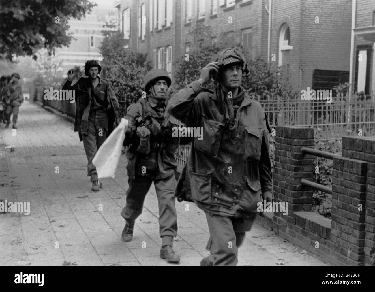 events, Second World War / WWII, Netherlands, Arnhem, 17. - 25.9.1944, soldiers of the British 1st Airborne Division (General Urquhart) surrendering, 20.9.1944, near Rijnbrug, Stock Photo