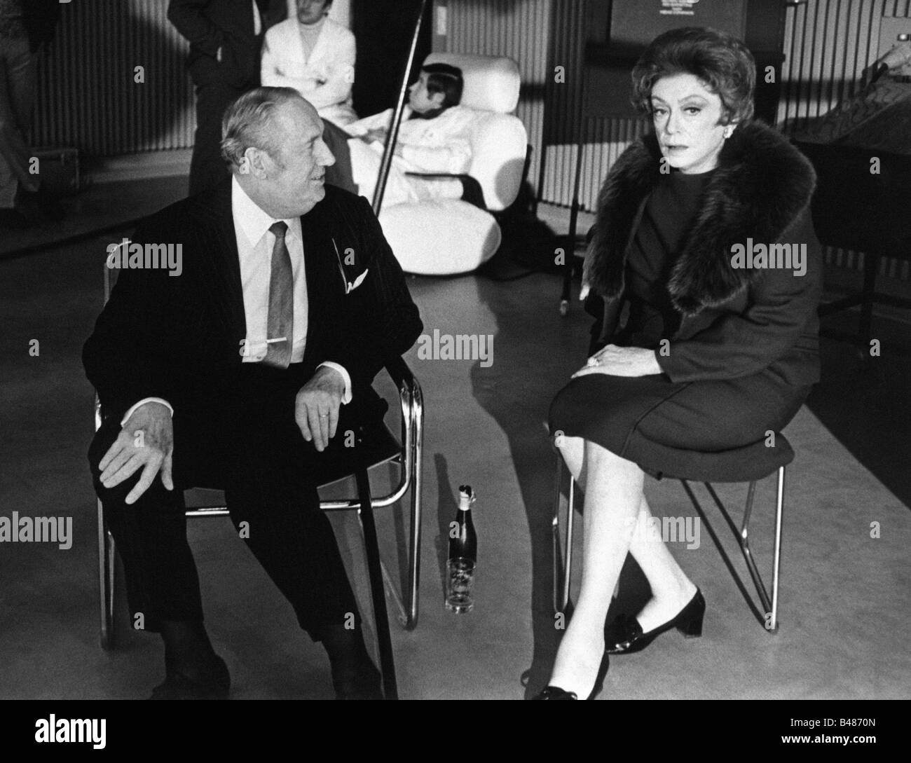 Leander, Zarah, 15.3.1907 - 23.6.1981, Swedish actress and singer, full length, with husband Arne Hülphers, during visit in ORF studios, Vienna, Austria, circa 1970, Stock Photo
