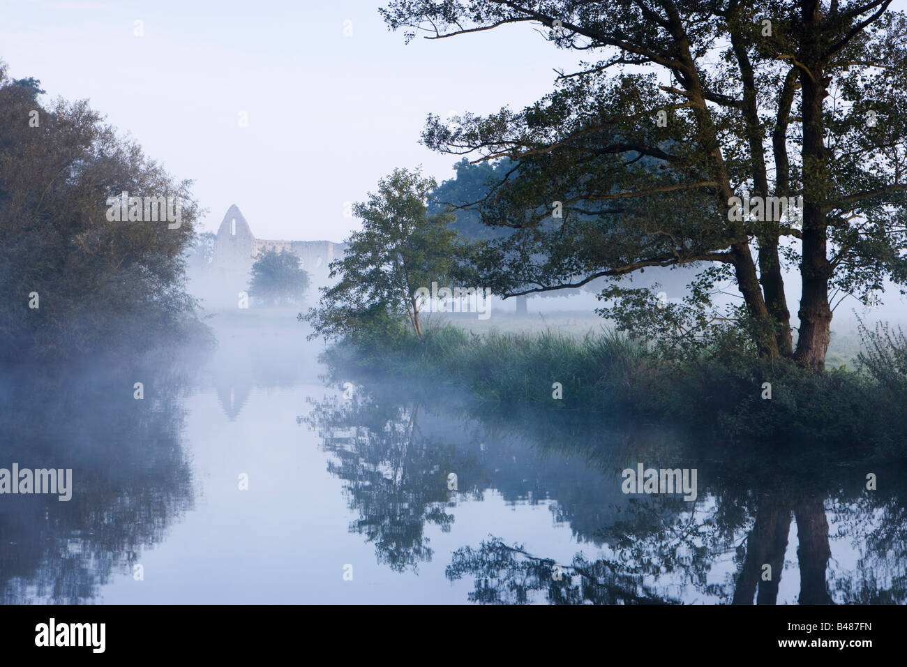 Newark Priory and River Wey, Pyrford, Surrey, UK. Misty dawn in early autumn. Stock Photo