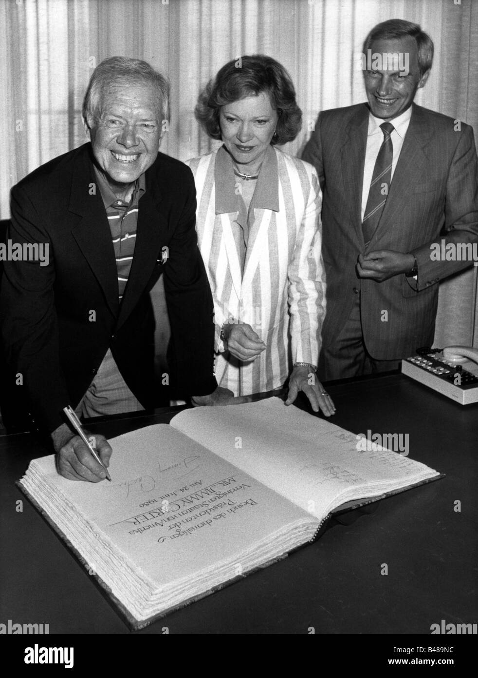 Carter, James 'Jimmy' * 1.10.1924, American politician (Dem.), 39th President of the USA 20.1.1977 - 20.1.1981, visit to West Germany, signing the Golden Bokk of Munich, with wife Rosalyn and Lord Mayor Georg Kronawitter, 24.6.1986, , Stock Photo