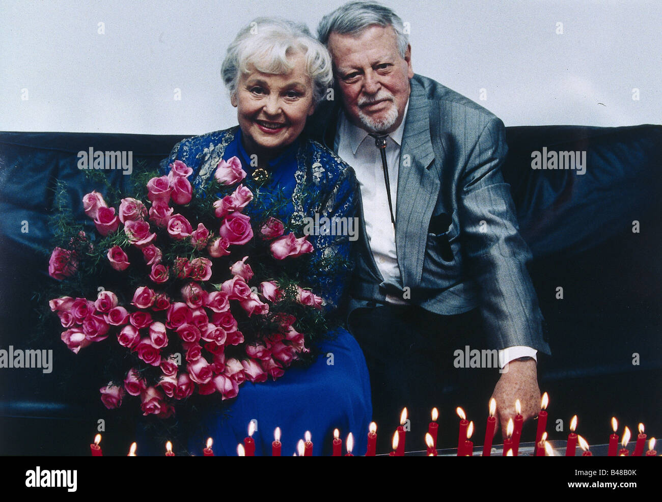 Löbel, Bruni, 20.12.1920 - 27.09.2006, German actress,  with husband, Holger Hagen, at 75th birthday party, 19.12.1995, Stock Photo