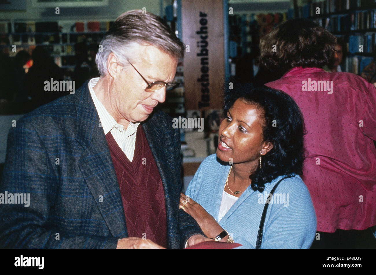 Boehm, Karlheinz, 16.3.1928 - 29.5.2014, Austrian actor, half length, with his wife Almaz, in bookshop, early 1990s, Stock Photo