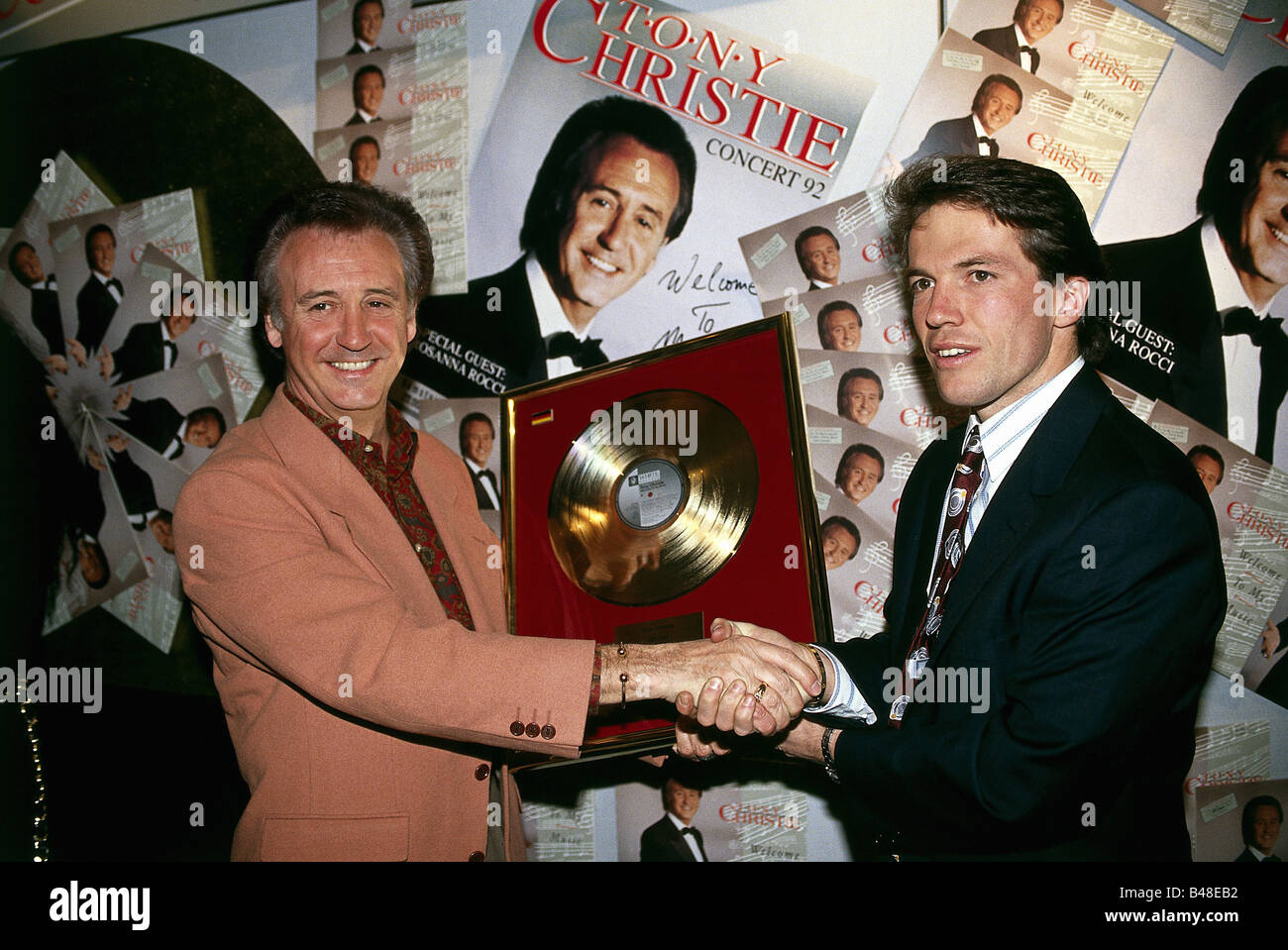 Christie, Tony, * 25.4.1943, English musician and singer, with Lothar Matthaeus, golden record: 'Welcome to my Music', Seehaus, Munich, 1992, Stock Photo