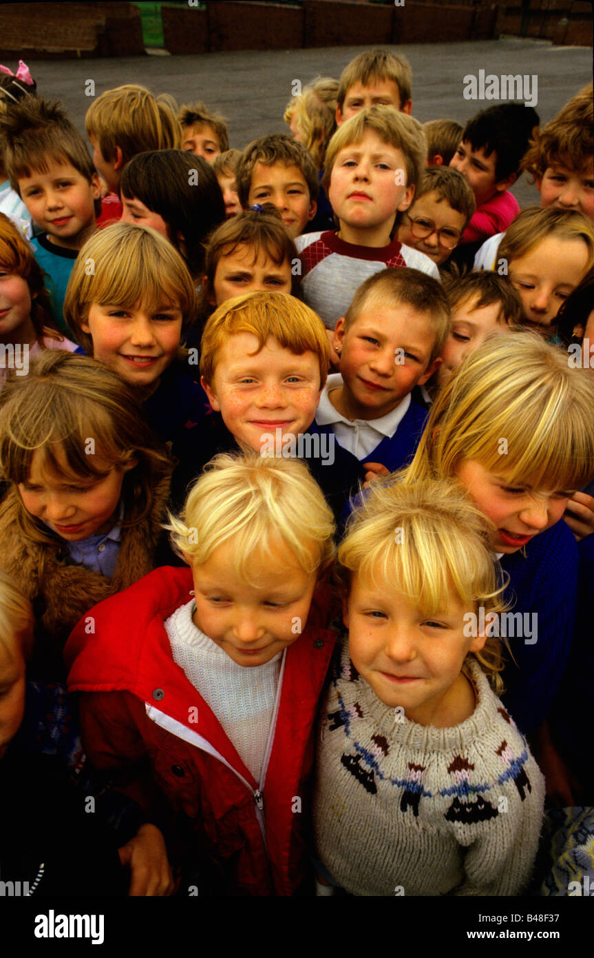 YOUNG CHILDREN AT GRIMETHORPE PRIMARY SCHOOL, WHERE THE COAL MINE, THE MAIN SOURCE OF WORK FOR THE COMMUNITY Stock Photo
