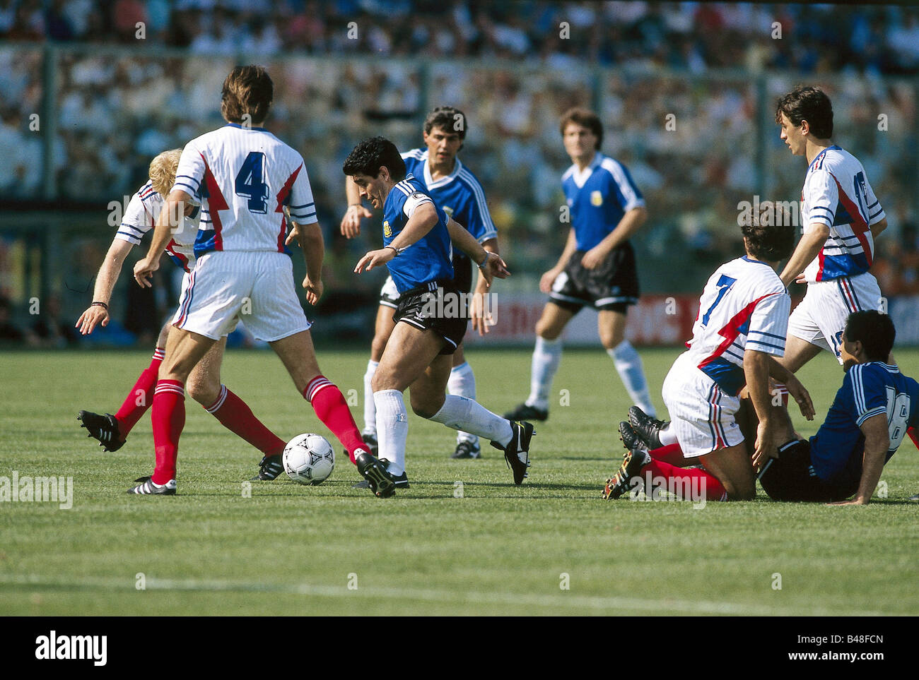 Sport / Sports, soccer, football, World Cup 1990, final round, quarter-finals, Yugoslavia against Argentina, (2:3) in Florence, Italy, 30.6.1990, scene with Diego Maradona, match, historic, historical, 20th century, people, 1990s, Stock Photo