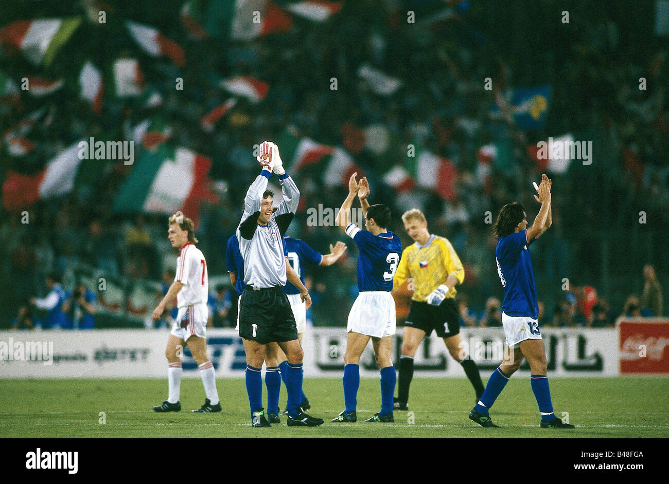 Sport / Sports, soccer, football, World Cup 1990, final round, group match, Italy against Czechoslovakia, (2:0) in Rome, Italy, 19.6.1990, Italian team, match, historic, historical, 20th century, people, 1990s, Stock Photo