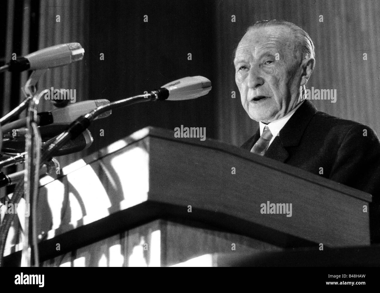 Adenauer, Konrad, 5.1.1876 - 19.4.1967, German politician (CDU) and statesman, Chancellor of Germany 1949 - 1963, half length, speech on 14th Federal Conference of the CDU party, Bonn, 21.3.1966 - 23.3.1966, Stock Photo