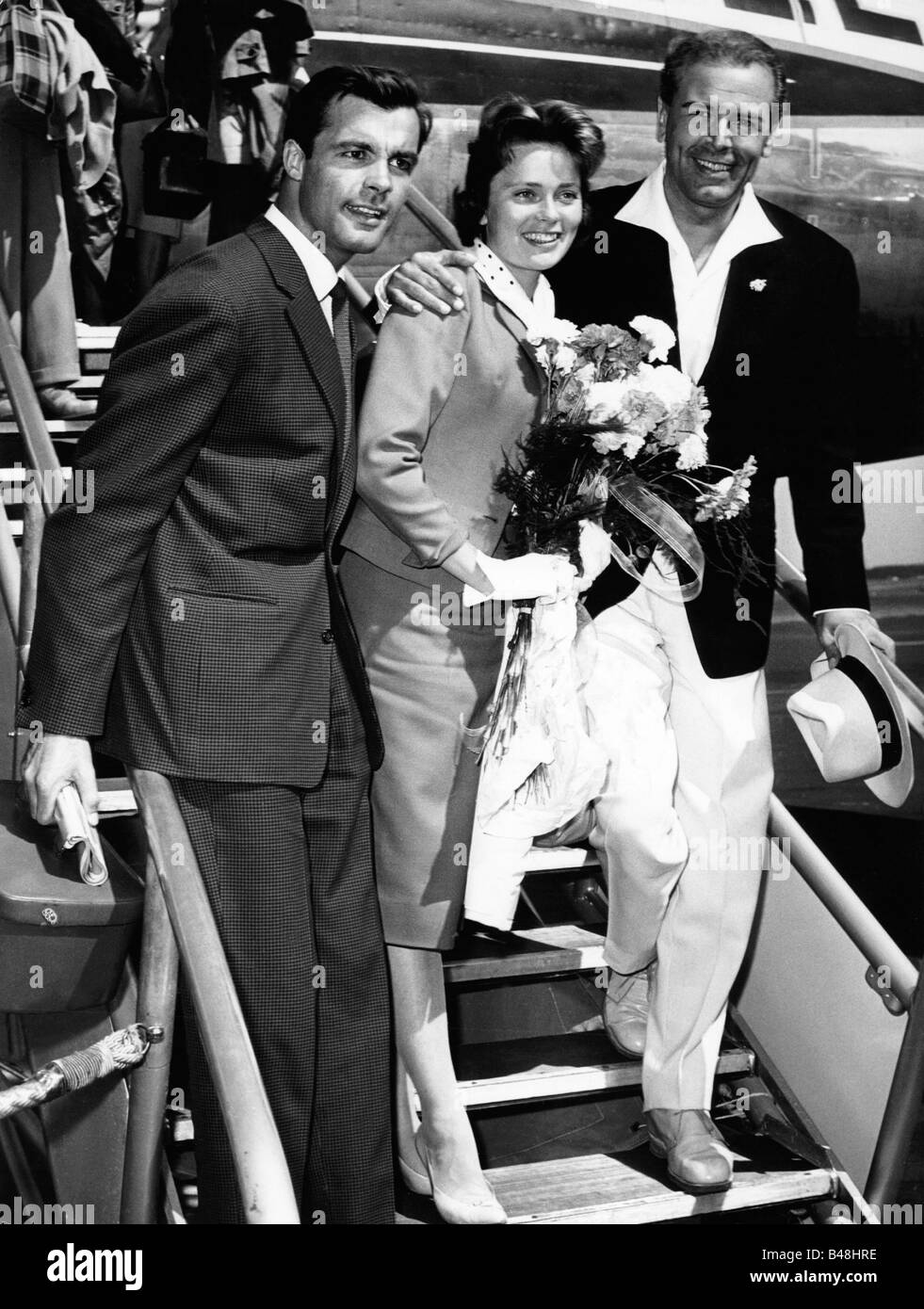 Jacobsson, Ulla 23.5.1929 - 24.8.1982, Swedish actress, with Toni Sailer and O.W. Fischer, arrival in Berlin, 27.6.1959, airport, film festival, Germany, festivity, Berlinale, female, woman, , Stock Photo