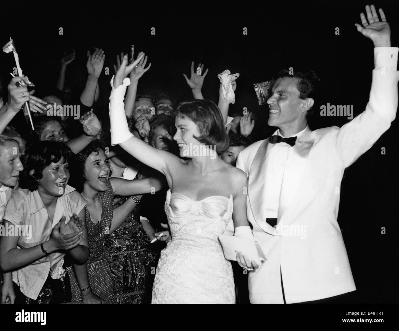 Jacobsson, Ulla 23.5.1929 - 24.8.1982, Swedish actress, dancing with Folke Lindquist, arrival at film ball, film festival, Berlin, 27.6.1957, Germany, festivity, Berlinale, female, woman, women, , Stock Photo