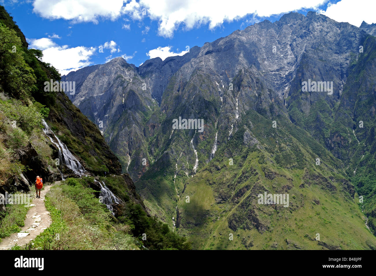 The powerful Yangtze river has carved one of the deepest river gorges into the mountains north of Lijiang. Stock Photo