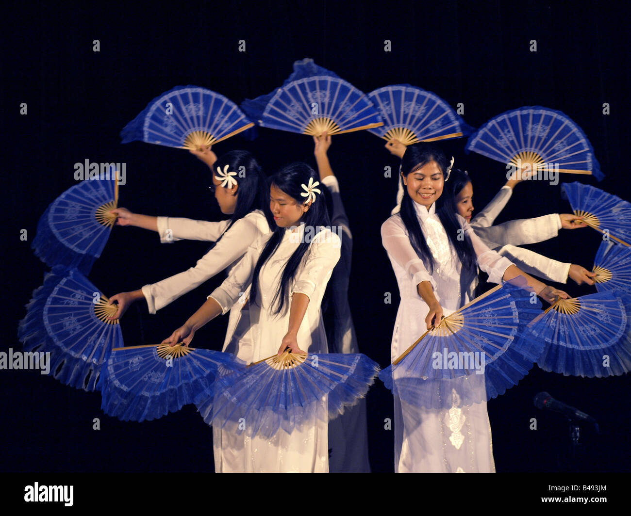 performance by Vietnamese students Stock Photo Alamy