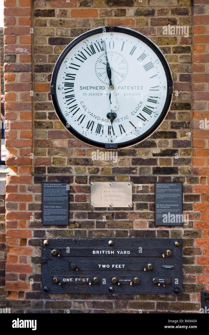 24 hour greenwich clock london docklands canary wharf london uk gb