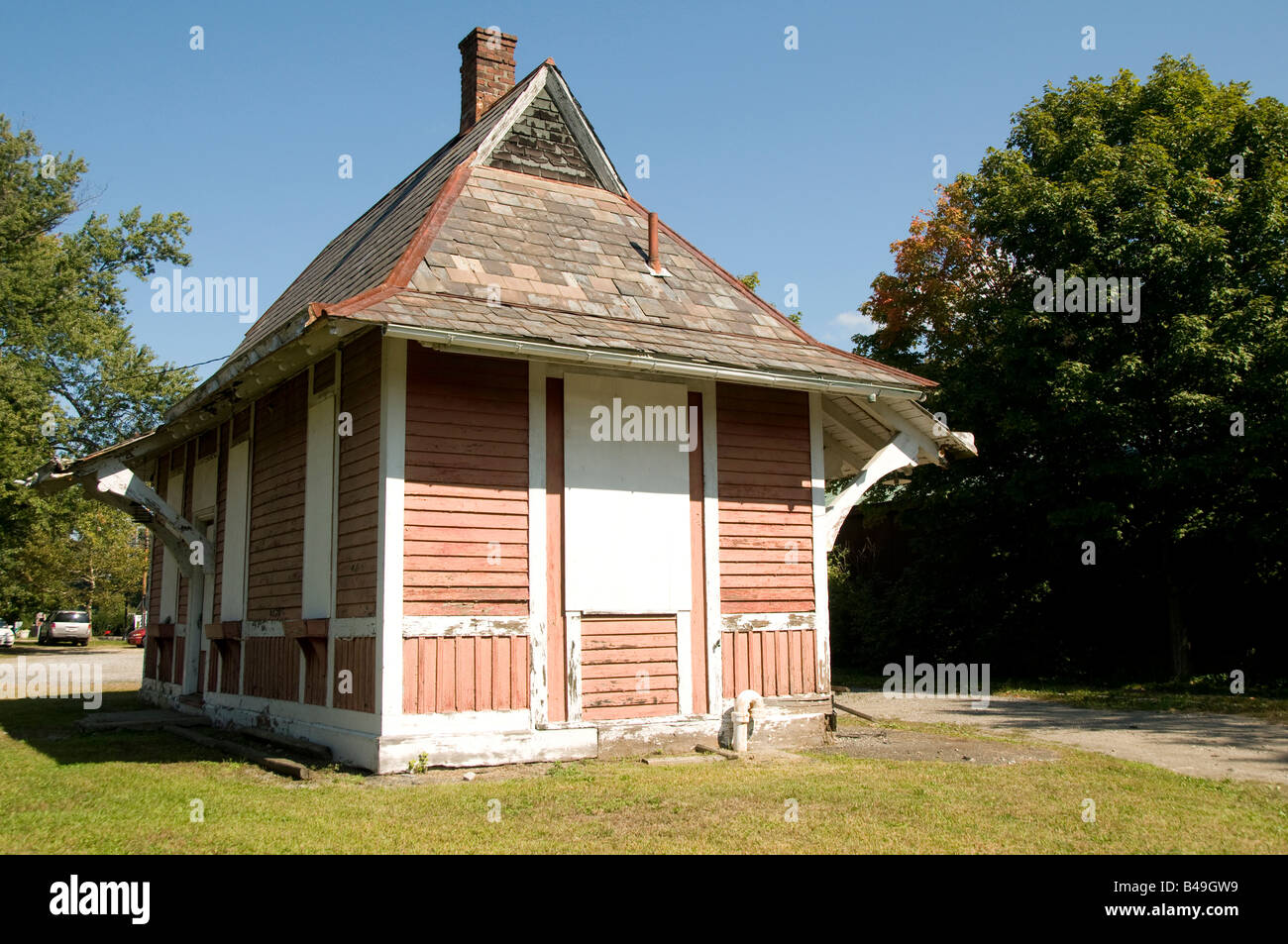 old defunct dilapidated train station new york and putnam railroad