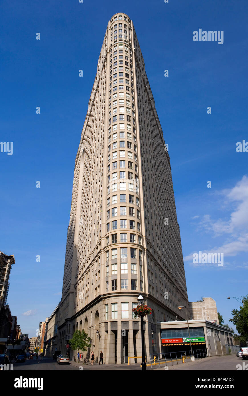 Curved building in downtown Toronto, Ontario, Canada Stock Photo