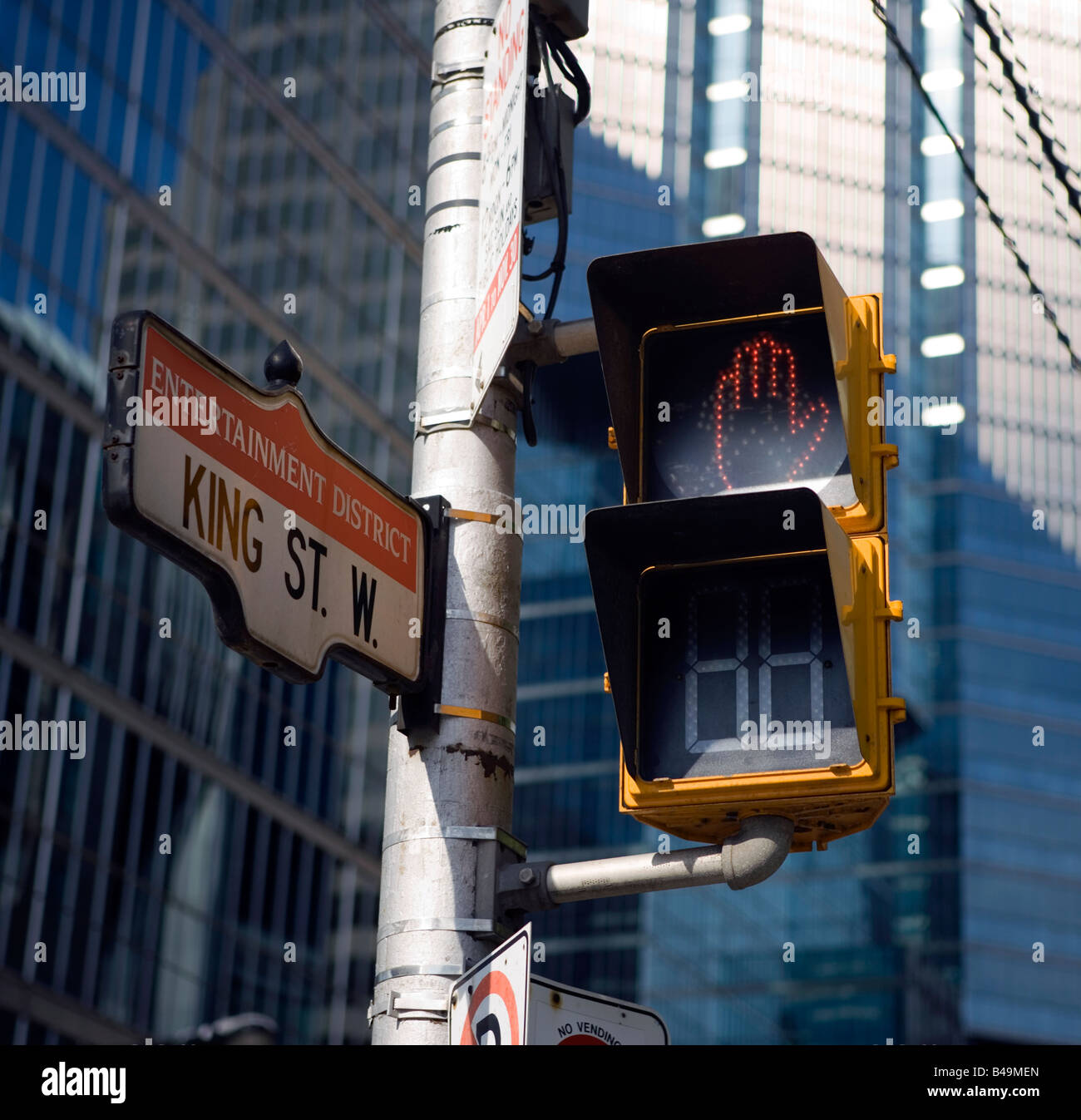 Toronto traffic light hires stock photography and images Alamy