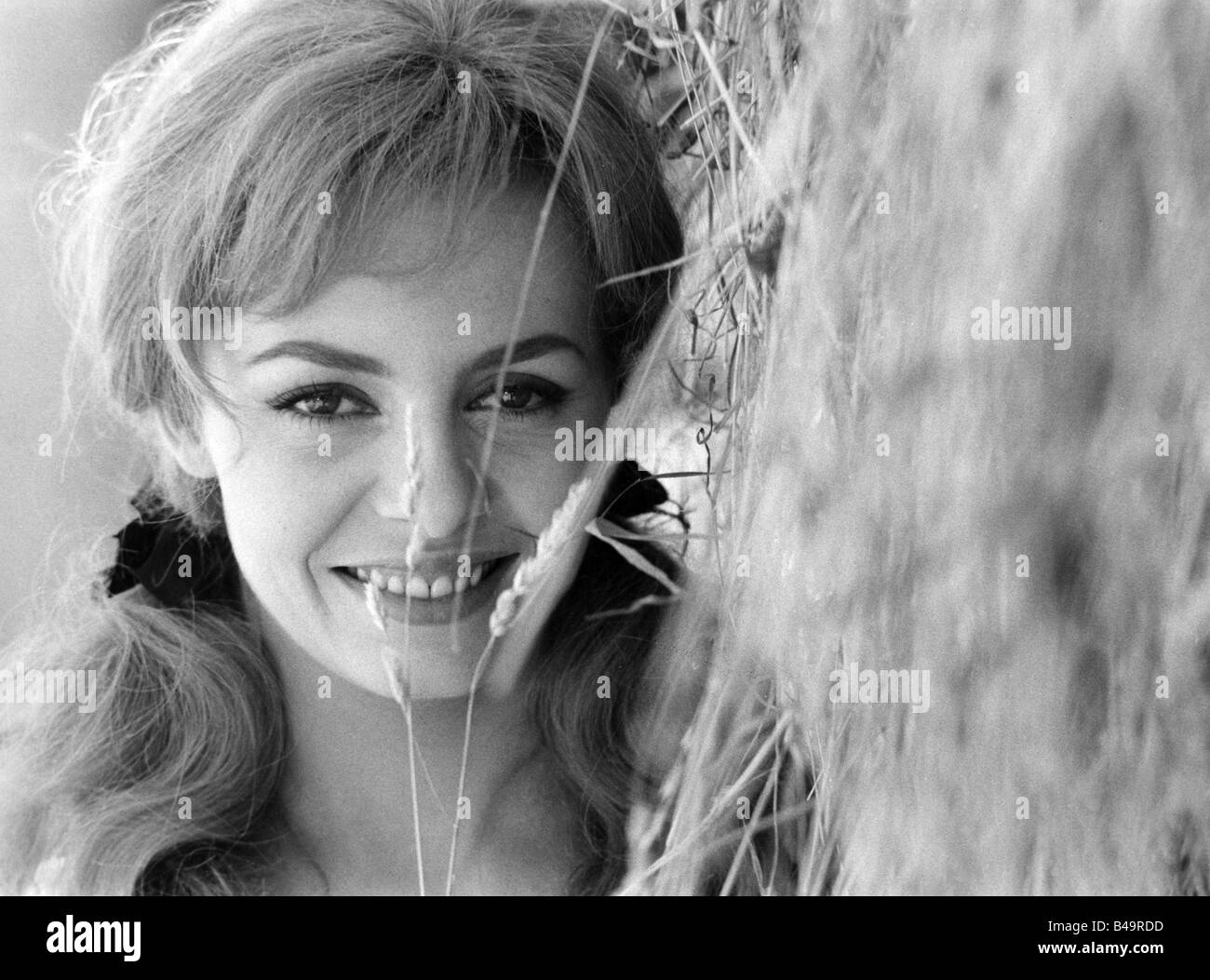 Mercier, Michele, * 1.1.1939, Fench actress, portrait, photo for movie 'The Road to Versailles', 1965, Stock Photo