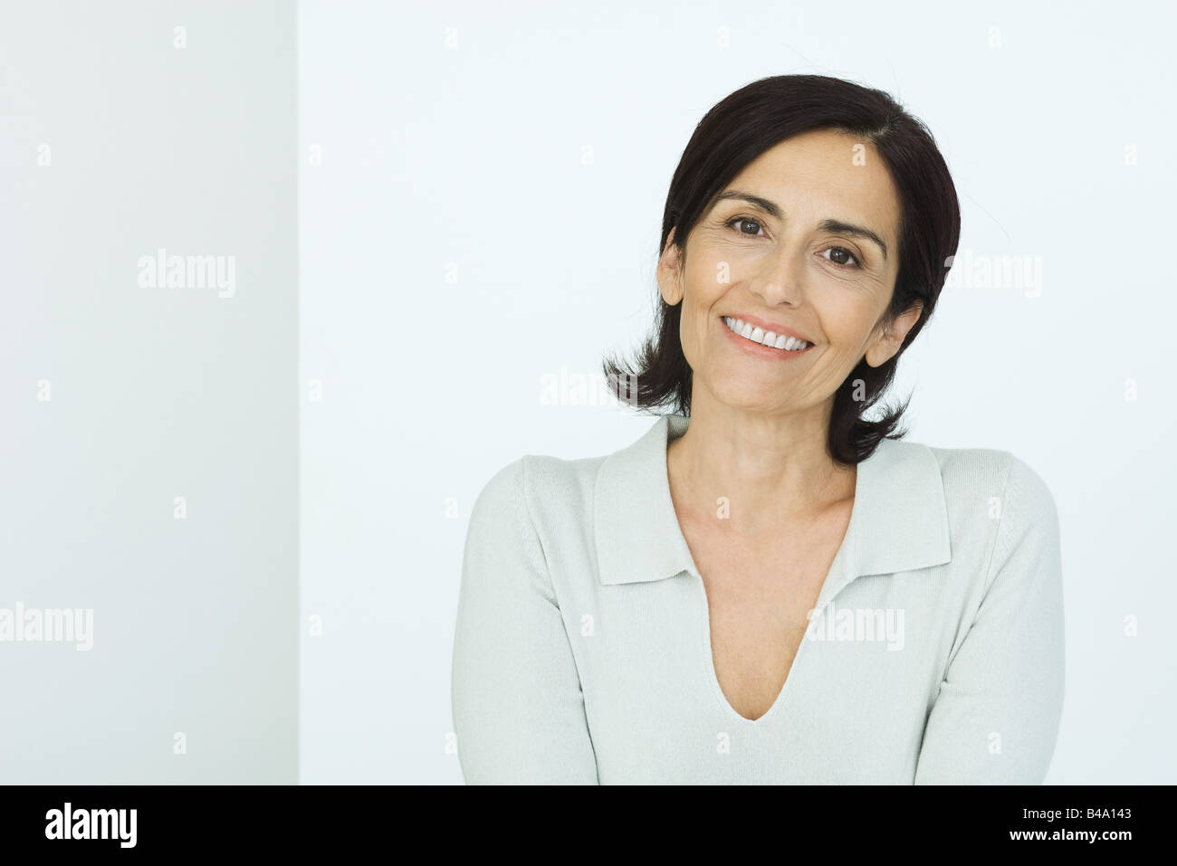 Senior woman smiling at camera, portrait Stock Photo - Alamy