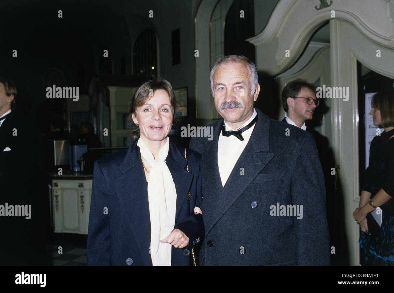 Mueller-Stahl, Armin, * 17.12. 1930, German actor, half length, with his wife Gabi, 1980s, Stock Photo