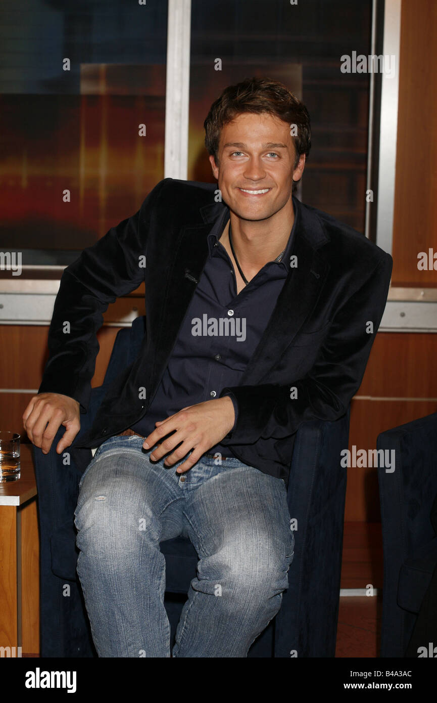 Wayne Carpendale at a TV show