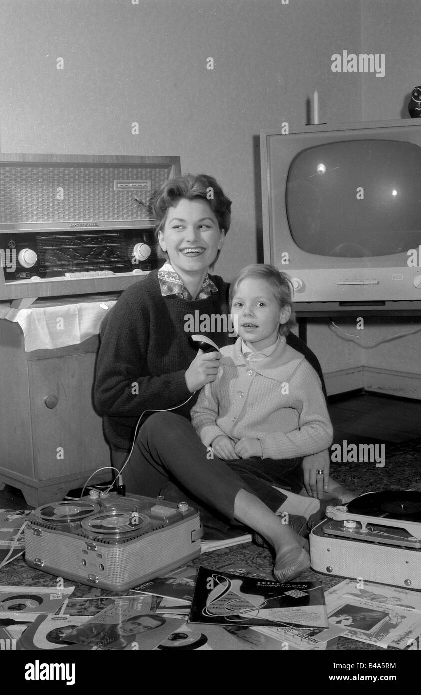 geography/travel, Germany, German Democratic Republik, people, young woman with child recording on an audiotape, radio, television, Braun, TV set, record player, records, Perry Como, Telefunken, 20th century, historic, historical, 1960s, women, female, Stock Photo