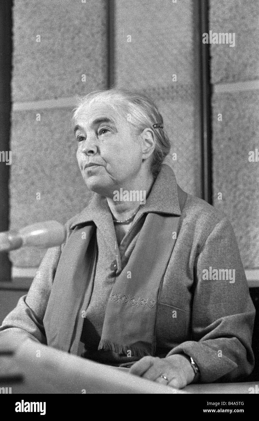 Seghers, Anna, 19.11.1900 - 1.6.1983, German author/writer, durind a reading, 1962, , Stock Photo
