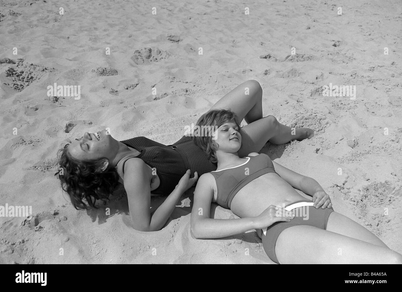 geography/travel, Germany, German Democratic Republic, people, young women on the beach, Rostock, Warnemünde, 1971, Stock Photo