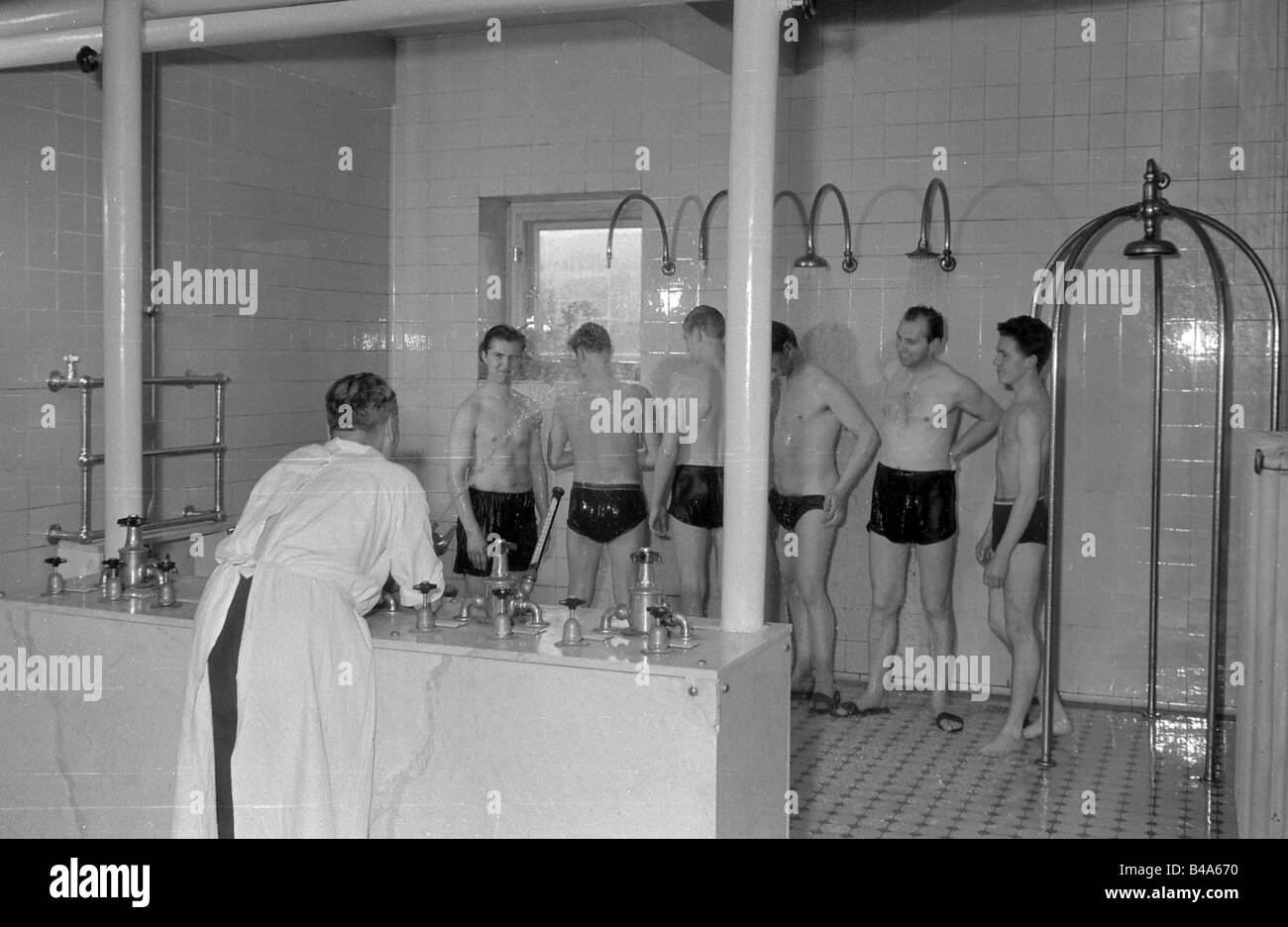 medicine, treatment, therapeutic baths, water cure, Bad Suderode, German Democratic Republic, 1962, Stock Photo
