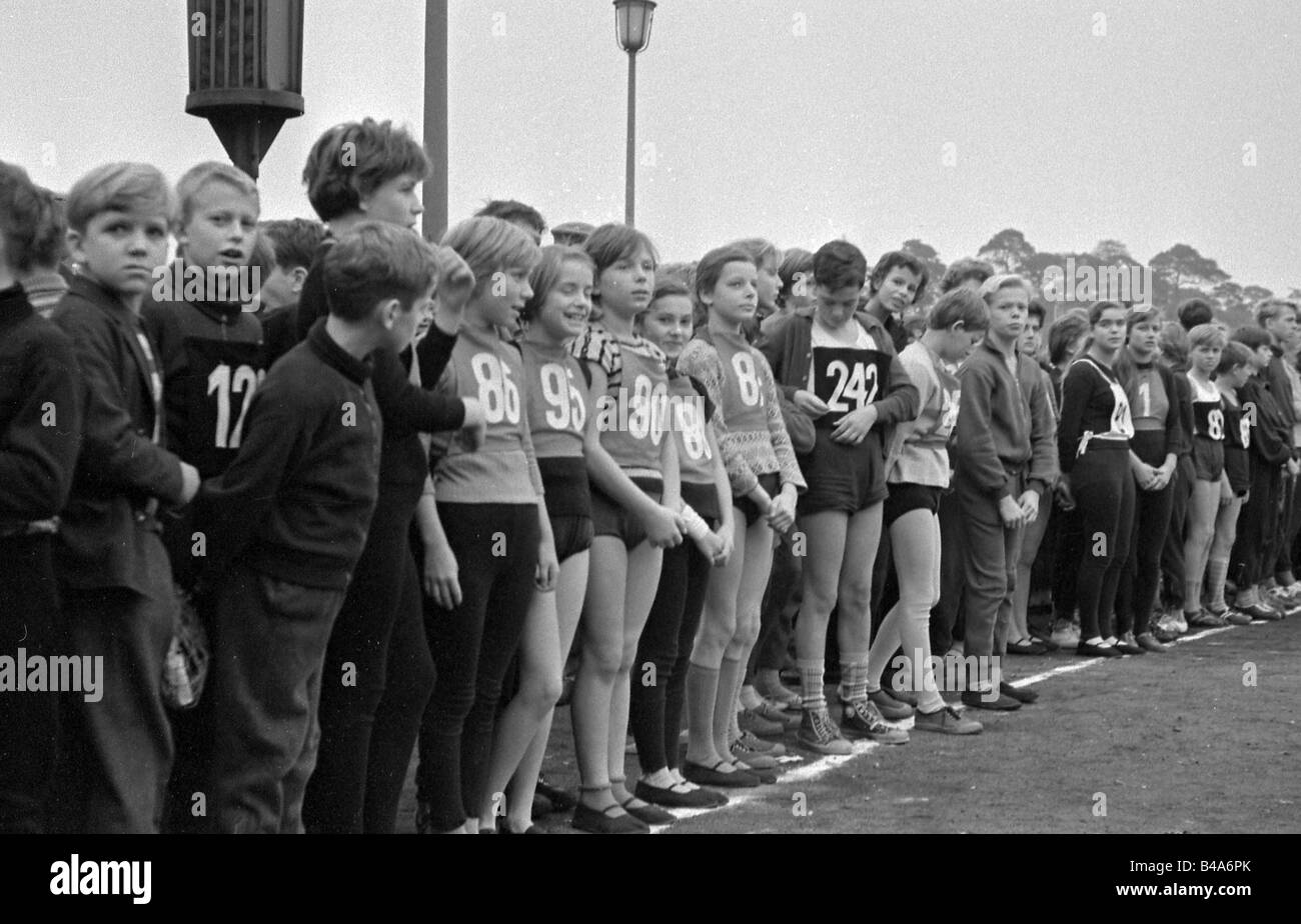 sports, running, Berlin, 1951, cross country race of Berlin children, 1963, before the start, people, East Germany, German Democratic Republik, GDR, 20th century, historic, historical, 1960s, Stock Photo