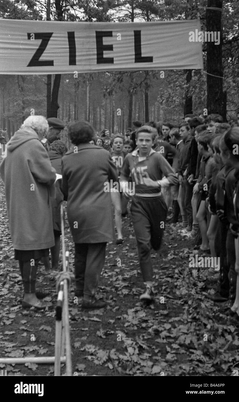 sports, running, Berlin, 1951, cross country race of Berlin children, 1963, finish, people, East Germany, German Democratic Republik, GDR, 20th century, historic, historical, 1960s, Stock Photo