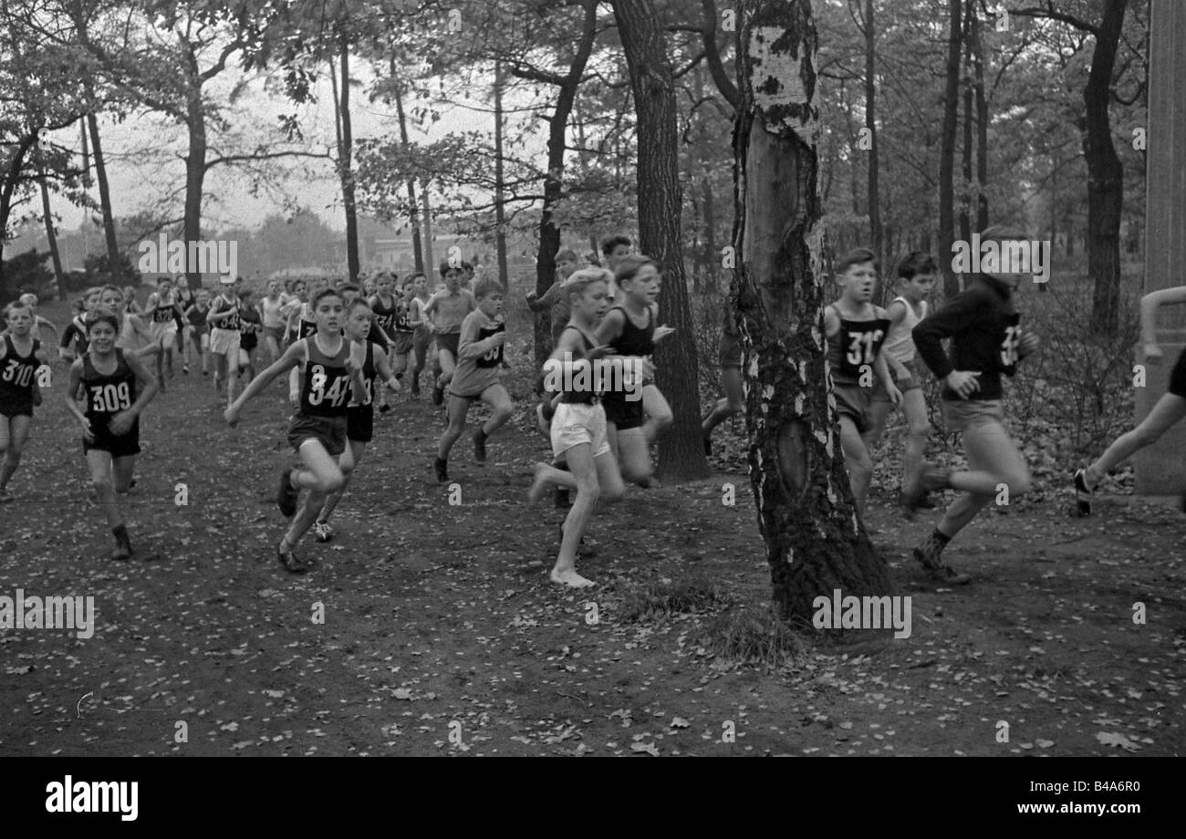 sports, running, Berlin, 1951, cross country race of Berlin children, 1963,  in the forrest, people, East Germany, German Democratic Republik, GDR, 20th century, historic, historical, 1960s, Stock Photo