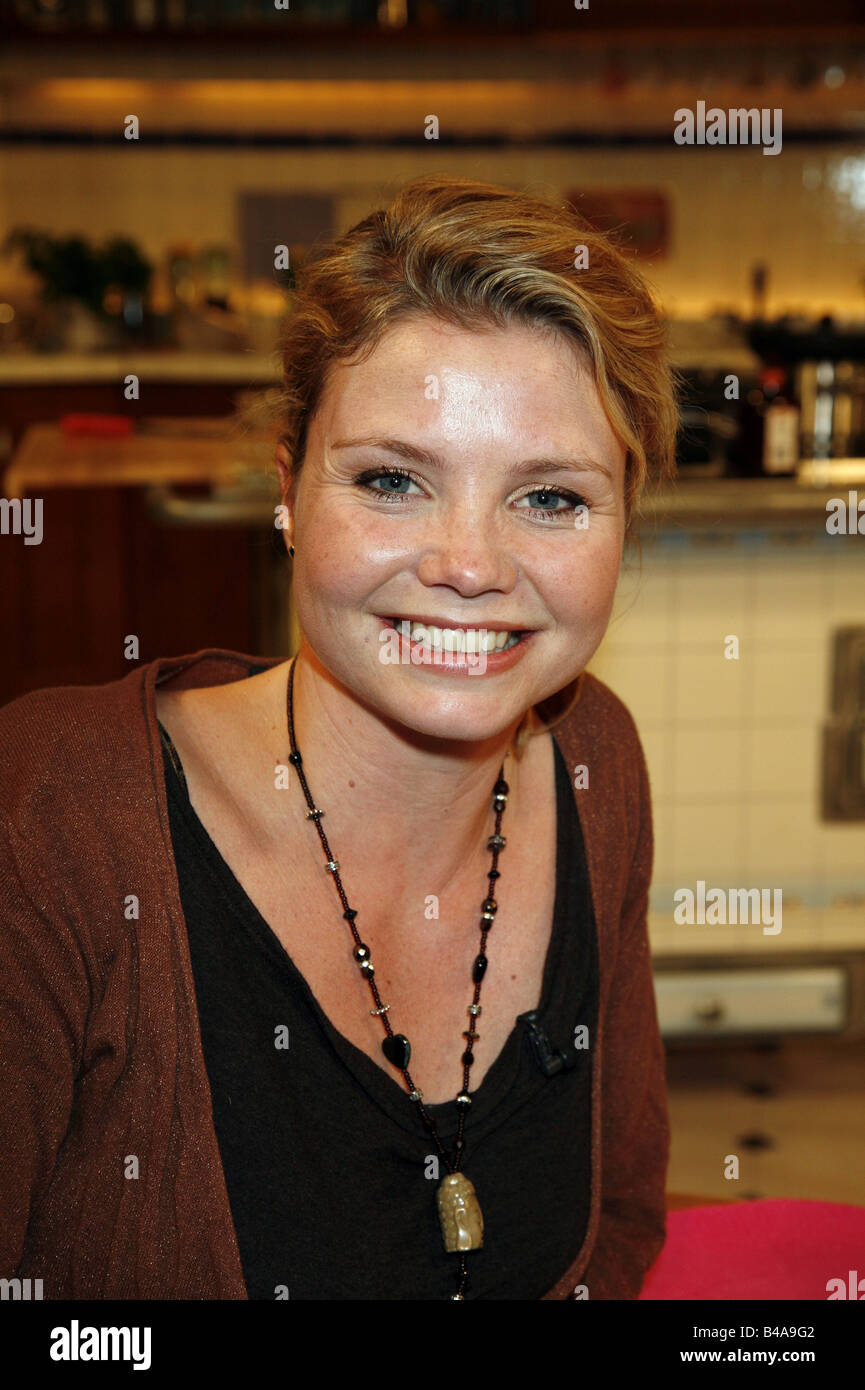 Frier, Annette, * 22.1.1974, German actress, portrait, guest at the cooking show 'Lafer! Licher! Lecker!', 12.3.2007, Stock Photo