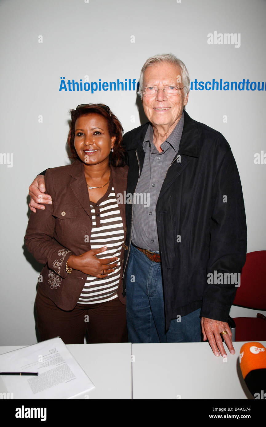 Böhm, Karlheinz, 16.3.1928 - 29.5.2014, Austrian actor, half length, with his wife Almaz, press call, Hamburg, 14.8.2007, Stock Photo