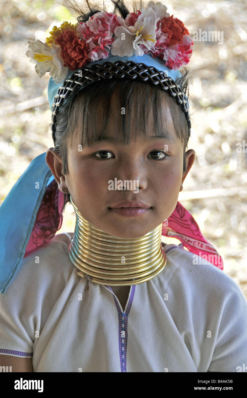 Thailand, Chang Mai, Karen Long Neck hill tribe village (Kayan Lahwi), Long  Neck woman in traditional